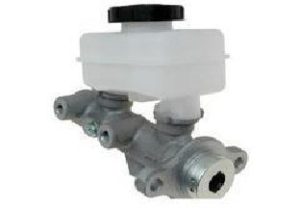 ماستر فرامل (طرمبة بريك) لسيارات نيسان – أداء ثابت وجودة عالية