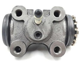 اسطوانة فرامل خلفية أصلية لسيارات Nissan Patrol موديل 1998–2004 بجودة عالية وأداء موثوق