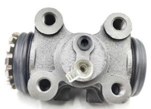 اسطوانة فرامل خلفية أصلية لسيارات Nissan Patrol موديل 1998–2004 بجودة عالية وأداء موثوق