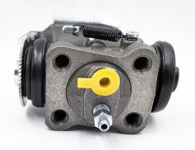 اسطوانة فرامل خلفية أصلية لسيارات Nissan Pick Up موديل 1998–2004 بجودة عالية وأداء موثوق