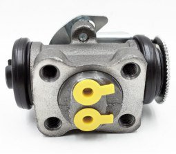 اسطوانة فرامل خلفية أصلية لسيارات Nissan Pick Up موديل 1998–2004 بجودة عالية وأداء موثوق