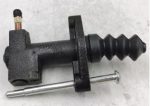 سلندر كلتش سفلي (Slave Cylinder) لسيارات Nissan Navara D22 موديل 1998–2004 بجودة عالية وأداء ثابت