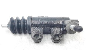 سلندر كلتش سفلي (Slave Cylinder) لسيارات Nissan Patrol موديل 1988–1997 بجودة عالية وأداء ثابت