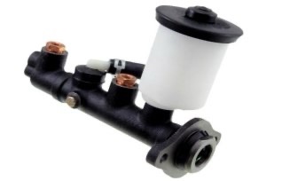 ماستر بريك (طرمبة الفرامل) لسيارة Toyota Land Cruiser 70 Series 1985–2007 (4.0L / 4.2L) — جودة عالية وأداء موثوق لنظام الفرامل