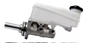 ماستر بريك (طرمبة الفرامل) لسيارة Toyota Hilux 2011–2015 (2.7L / 4.0L / 2.5D / 3.0D) — جودة عالية وأداء موثوق لنظام الفرامل