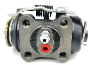 سلندر فرامل (Wheel Cylinder) لسيارة Toyota Land Cruiser 100 Series 1998–2007 — جودة عالية وأداء موثوق لنظام الفرامل