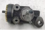 سلندر فرامل خلفي (Wheel Cylinder) لسيارة Toyota Land Cruiser 100 Series 1998–2007 — جودة عالية وأداء موثوق لنظام الفرامل