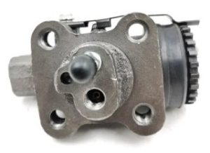 سلندر فرامل (Wheel Cylinder) لسيارة Toyota Land Cruiser 70 Series 1990–2007 — جودة عالية وأداء موثوق لنظام الفرامل