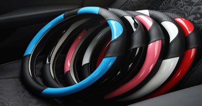 غطاء مقود سيارة بتصميم رياضي عصري يوفر قبضة مريحة وتحكم أفضل أثناء القيادة